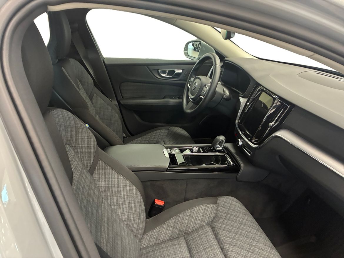 Volvo V60 T6 Core Bright 2025, bild 5/39