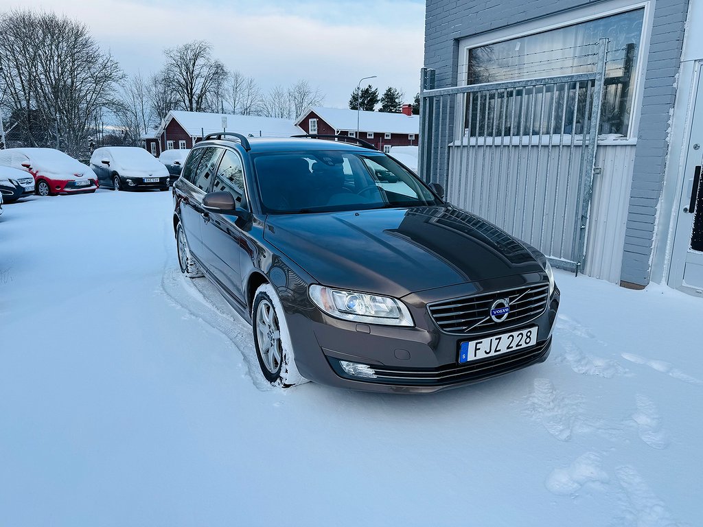 Volvo V70 T4 180HK MOMENTUM / DRAG / VÄRMARE