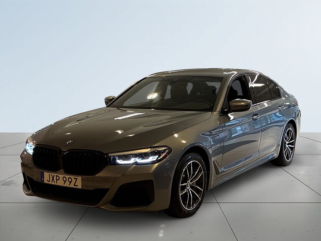 BMW 530e xDrive Sedan M Sport MOMS Drag Pvärme B-kamera S&V-däck