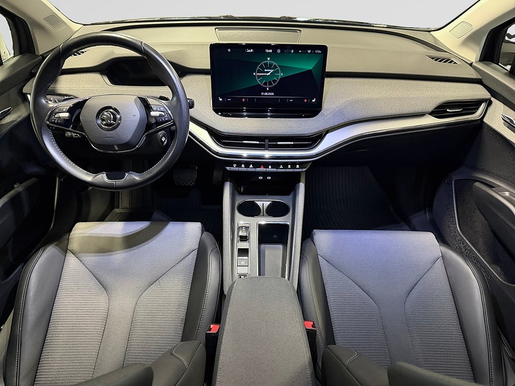 Skoda Enyaq iV 80x Dragkrok Adapativ fart 360° kamera Elstol 4WD bild 11