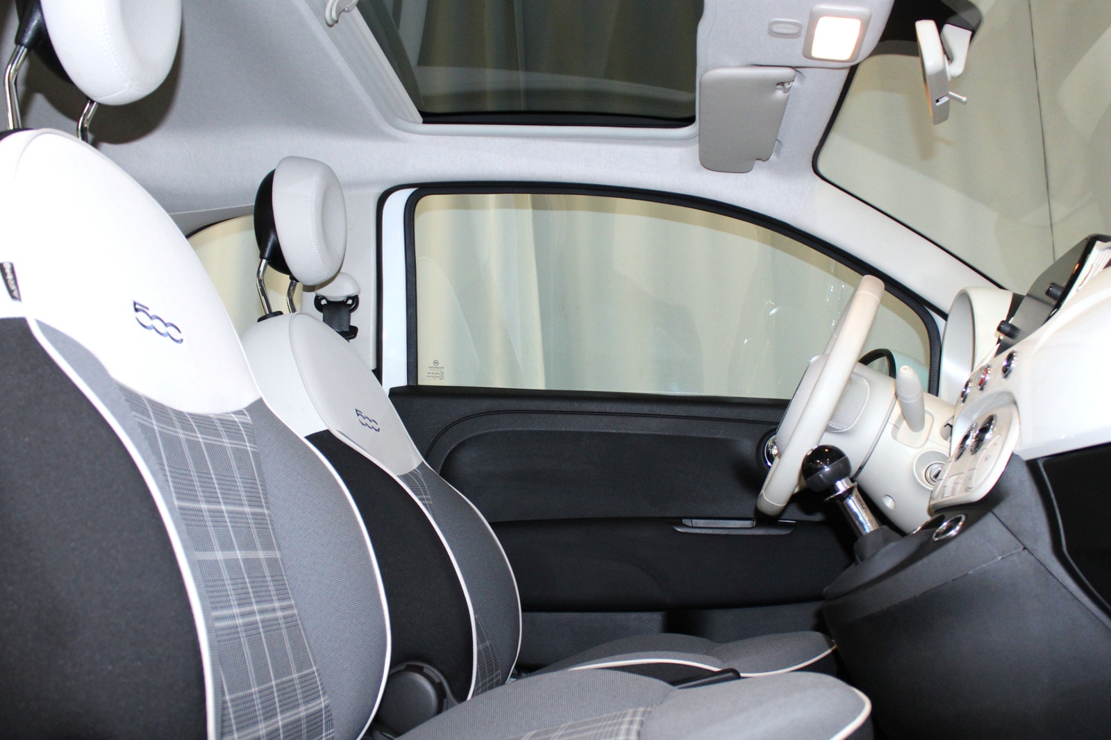 Fiat 500 1.2 69hk Lounge, Panorama, S&V-hjul, Lågmil 2019 - miniatyr 20