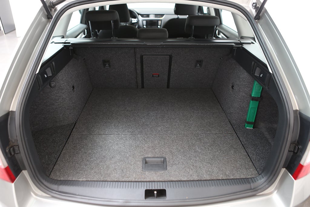 Skoda Octavia 1,2 TSI Elegance Kombi Aut Motorvärmare 2015