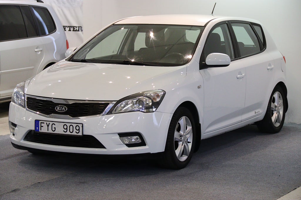 Kia Ceed cee'd 1.6 CRDi EX AUTOMAT DRAG NY BESIKTAD NY SERVAD