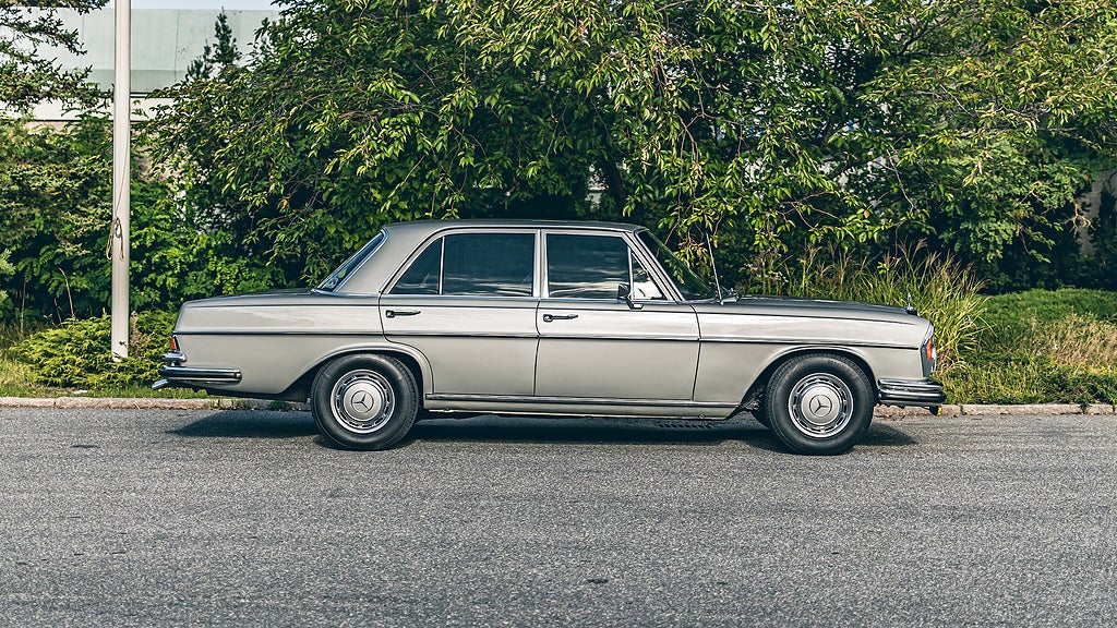 Den fina Mercedesen har en gång i tiden tillhört Formel 1-esset Ronnie Peterson. Foto: Collecting Cars