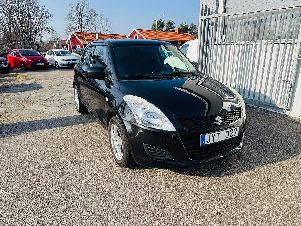 Suzuki Swift 1.2 DOHC 16V VVT / EN ÄGARE / 9200Mil