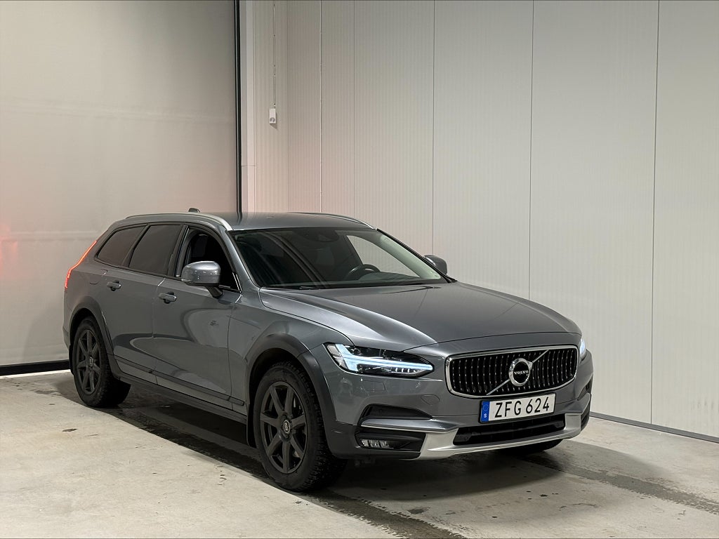 Volvo V90 Cross Country D4 AWD Momentum Drag Värmare Voc B-kamera