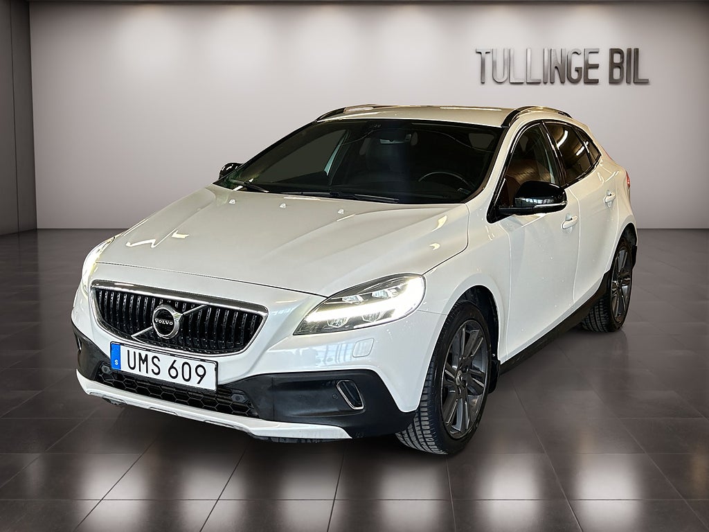 Volvo V40 Cross Country D3 Summum 150HK Helläder VoC Värmare Lågmil