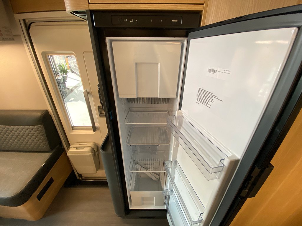 Adria Matrix Plus 670 SL / ALDE / Taksäng / 5 bältad / Auto - Adria
