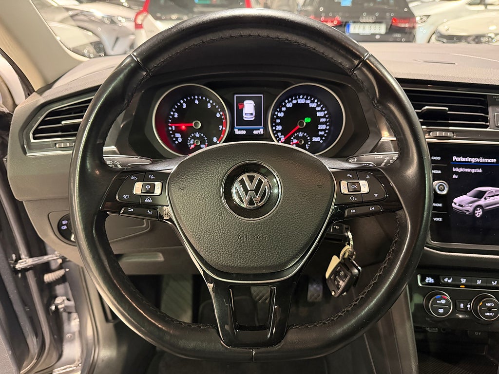 Volkswagen Tiguan TSI 150hk DSG 4M R-Line | Drag | Värmare | Kamera | 2018