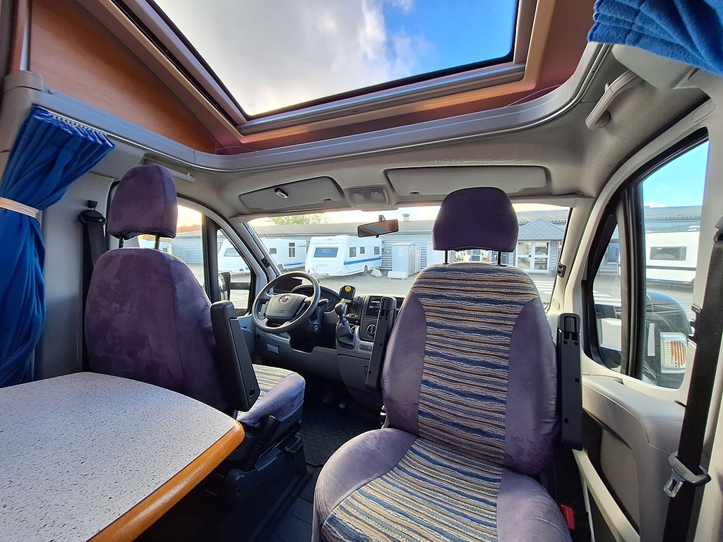 Eura Mobil Terrestra T 670 SB Dubbelbädd, Solcell, AL-KO, 2 Ägare