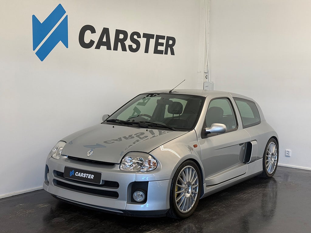 Renault Clio Sport 3.0 V6