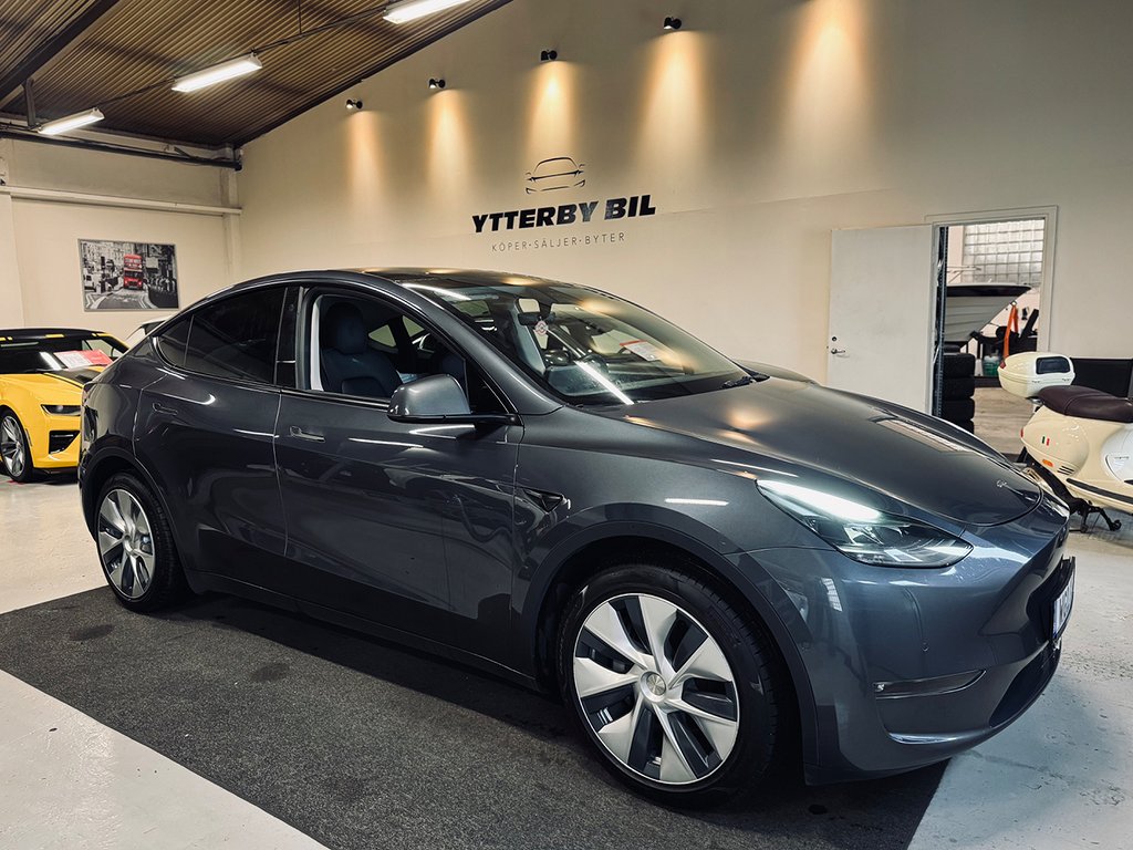 Tesla Model Y Long Range AWD Backkamera Panorama Skinn SOV 