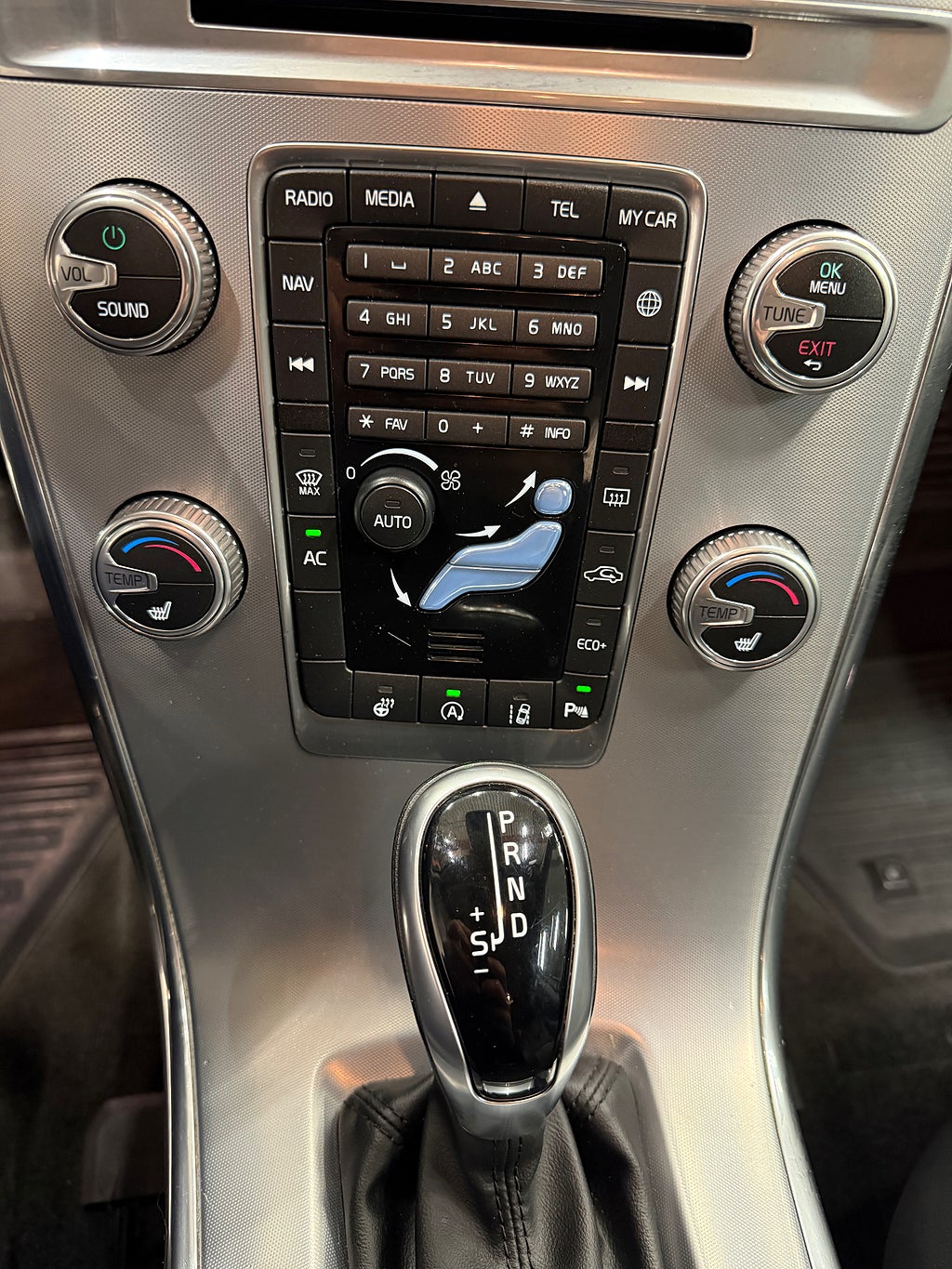 Volvo XC60 D4 Geartronic Classic Summum Drag Värmare Navi V-hjul - miniatyr 18