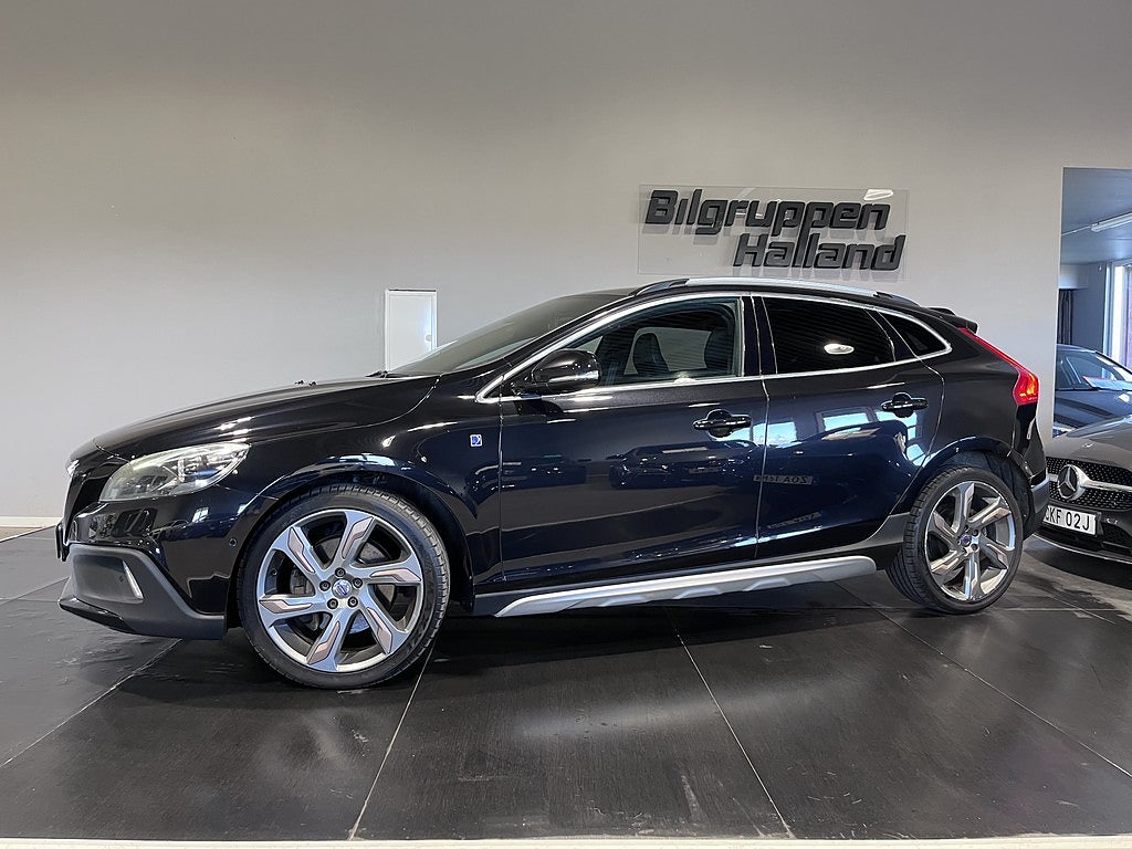 Volvo V40 Cross Country D4 Ocean Race BE Pro Pano Navi Pdc Värmare Skidplate 
