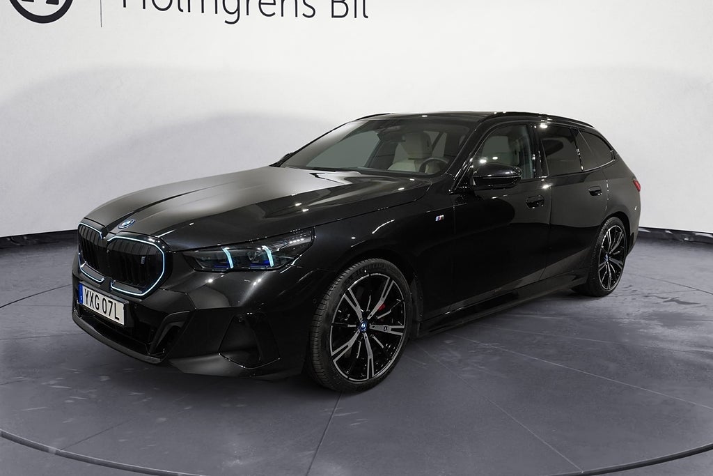 BMW i5 eDrive40 Touring M Sport Pro Panorama B W 20 Drag | Ränta 3,99%