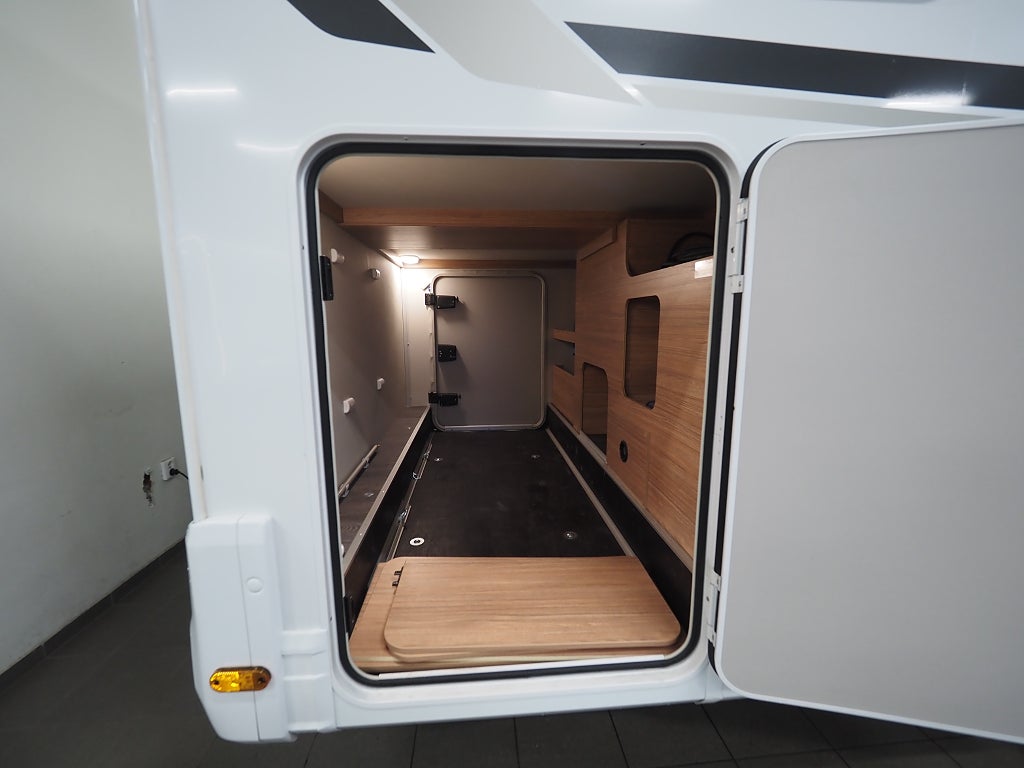 Weinsberg CaraSuite 700MEG 165hk I AUT I 3500kg I MOMS I Solcell I Backkam