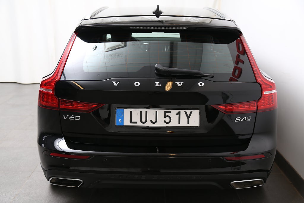 Volvo V60 Cross Country B4 Diesel 197hk Momentum AWD Aut Kamera VOC