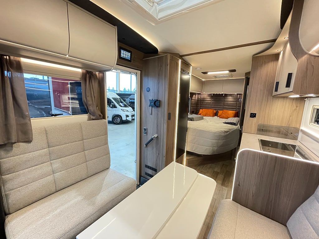 Kabe  Novum Compact 720 LXL / ALDE / Ugn / B-kort / Litium /   - Kabe