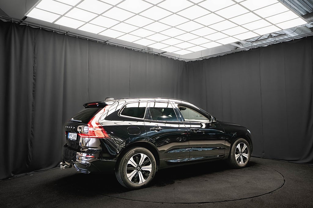 Volvo XC60 Recharge T6 II AWD PLUS DARK PANO DRAG LÄDER MOMS