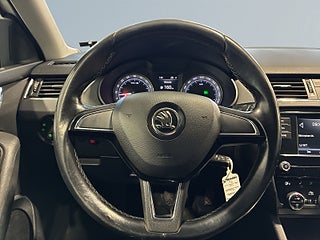 Skoda Octavia Kombi 2.0 TDI SCR Ambition Drag Värmare Psens S&V-hjul – bild 9