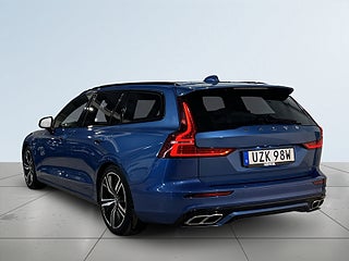 Volvo V60 T8 Twin Engine AWD R-Design Drag HuD H/K Pano Pvärm SoV – bild 5