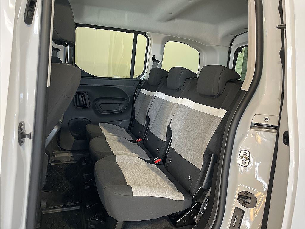 Bild på Citroën e-Berlingo Shine 50kWh 5-sits B-kamera, Nav, sensor