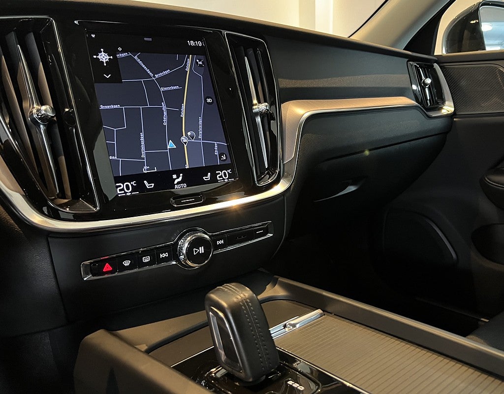 Volvo V60 Cross Country B4 AWD Geartronic Advanced SE DRAG B-KAMERA CARPLAY H&K