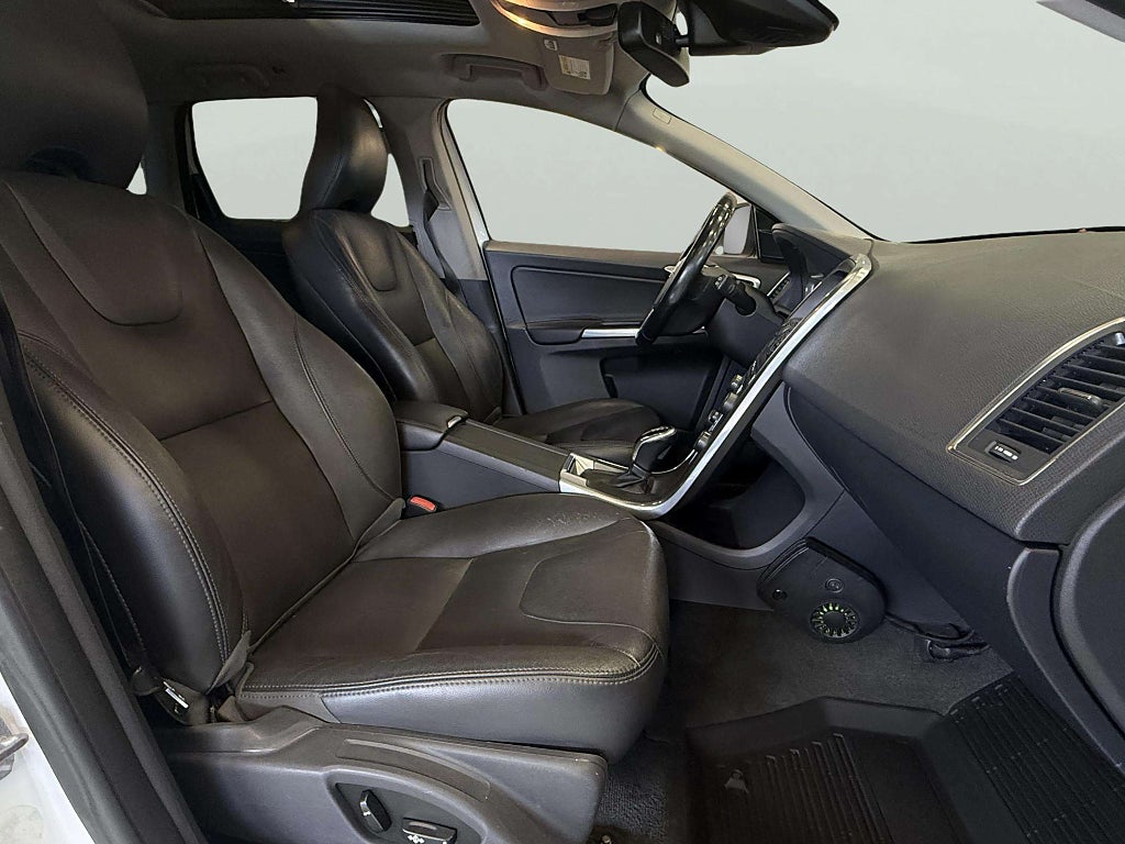 Volvo XC60 T5 Geartronic Momentum Panorama Skinn B-Kamera 3 Ägare - miniatyr 13