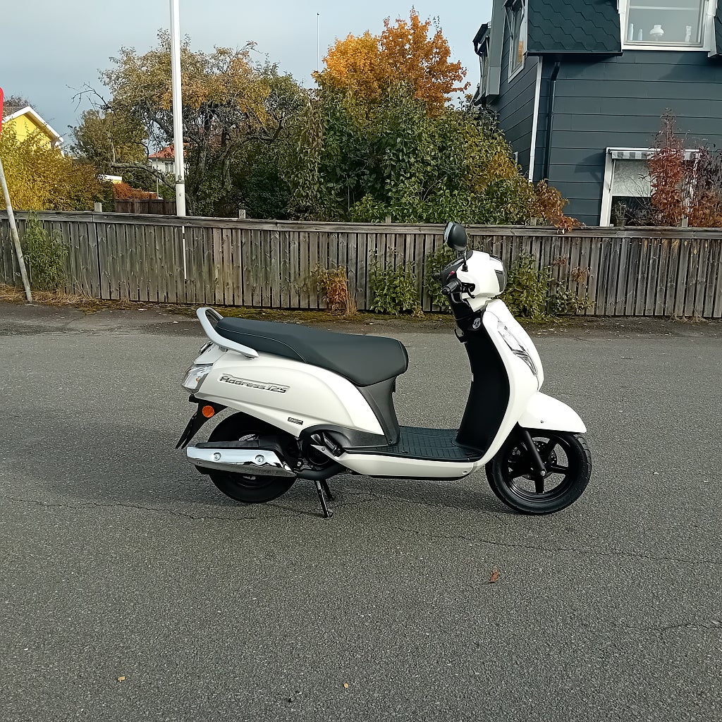 Suzuki ADRESS 125 - Så gott som ny.