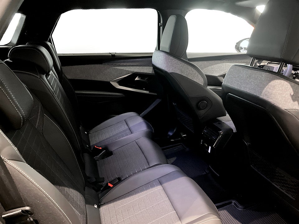Bild på Peugeot 5008 GT Hybrid 145hk Aut 7-SITS B-KAMERA CARPLAY