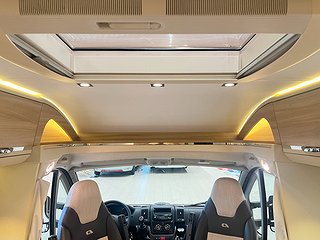 Husbil-halvintegrerad Adria CORAL S 670 SLT 15 av 28