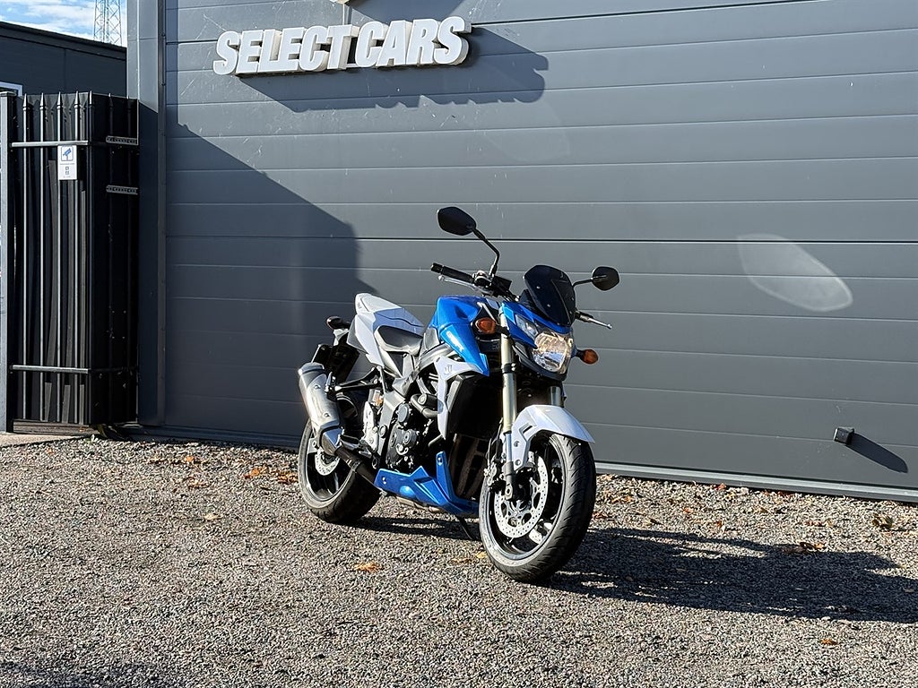 Suzuki GSR 750A, 106hk