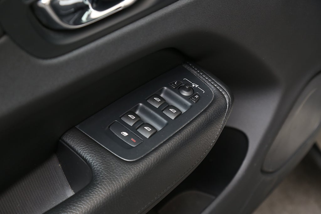 Volvo XC60 T5 250hk Inscription Aut Kamera Skinn Elstol VOC Drag 2018