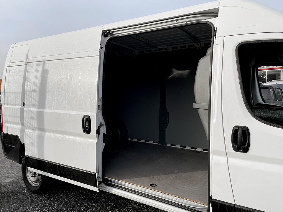 Bild på Citroen Jumper Bus Pre 2.2 BHDi 165hk L3H2 NYBILSGARANTI TOM 2028
