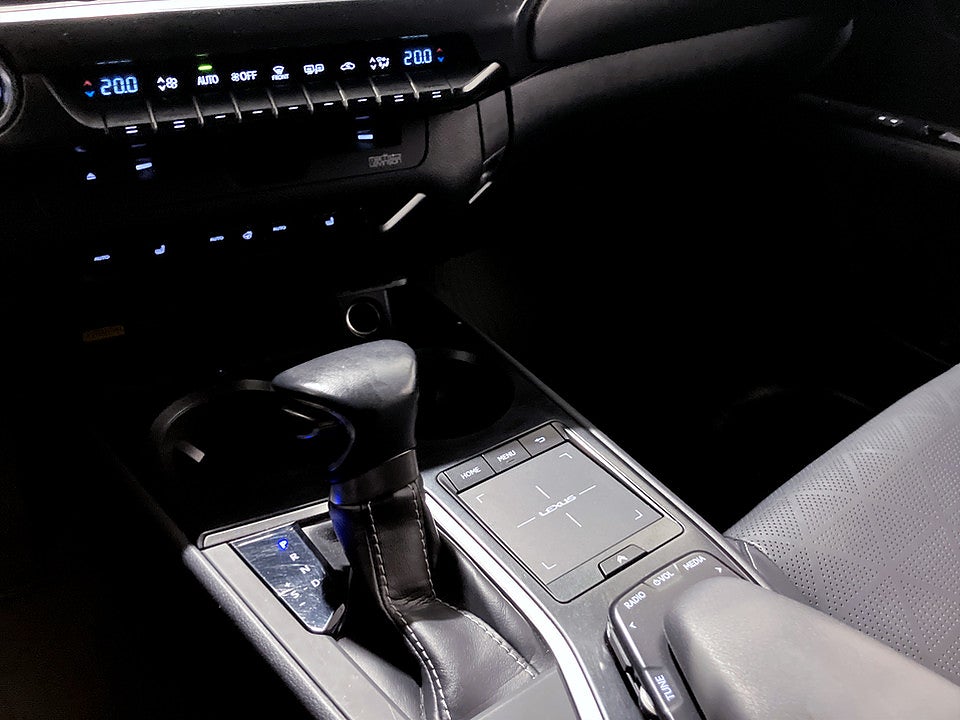 Bild på Lexus UX Premium 184hk Aut B-KAMERA DRAG NAVI