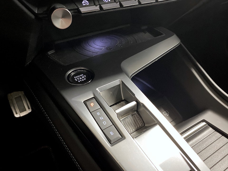 Bild på Peugeot 408 GT PHEV 225hk Aut B-KAMERA CARPLAY DRAG MASSAGE