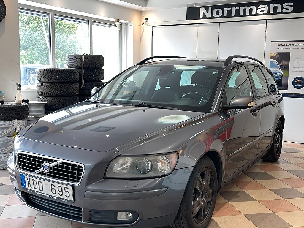 Volvo V50 T5 Momentum Automat/Besiktad/Kambyt/M+Värm/220hk