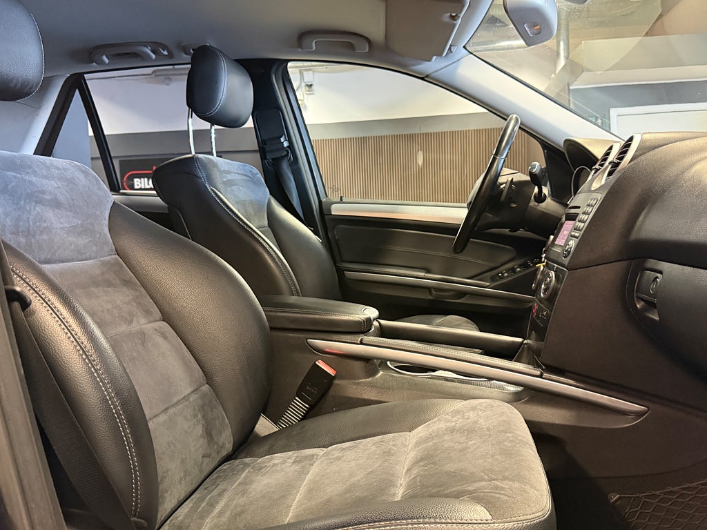 Mercedes-Benz ML 2010 - miniatyr 26