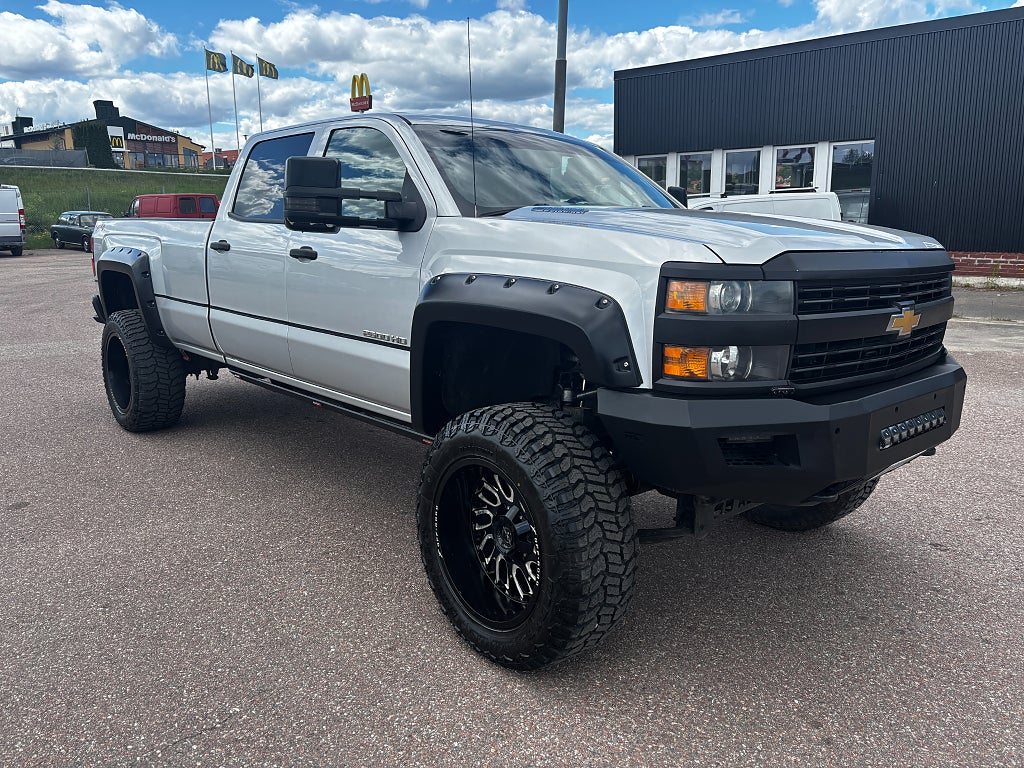Chevrolet Silverado 2500 HD Crew Cab 6.6 V8 Duramax 4WD