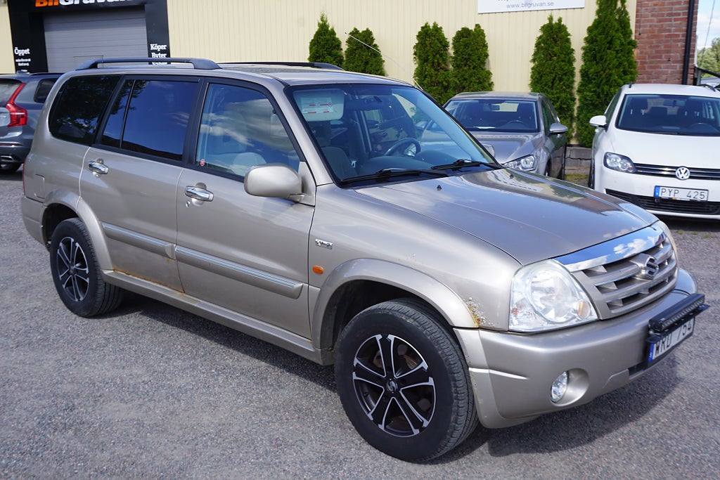 Suzuki Grand Vitara XL-7 5-seater 2.7 V6 4WD Drag