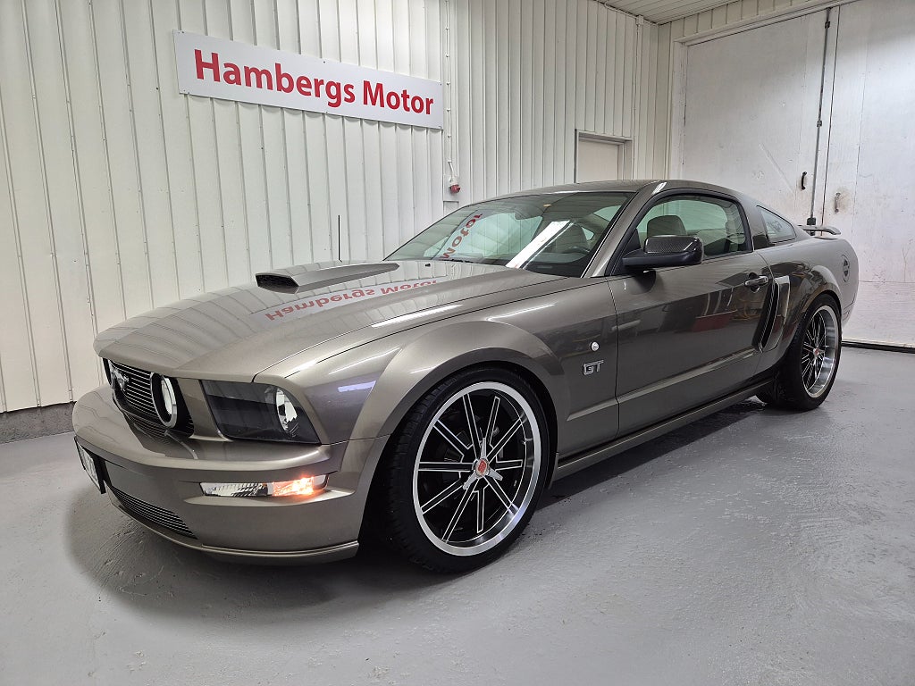 Ford Mustang GT V8 Automat 305hk
