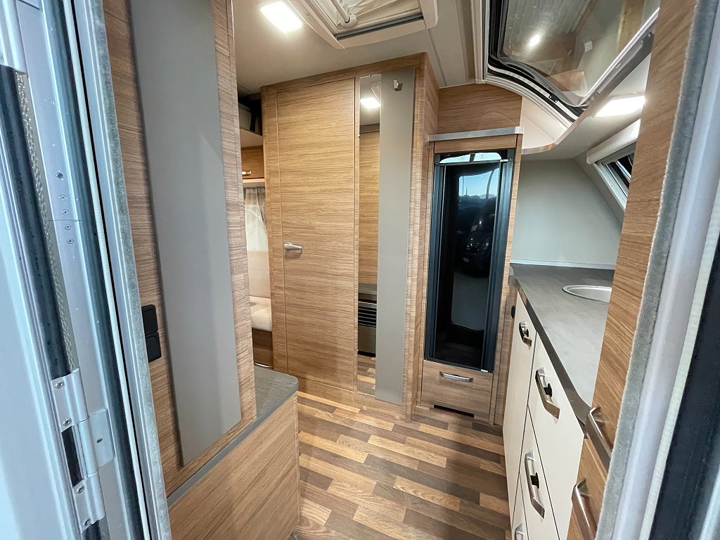 Weinsberg 390 PUH /Taksäng/Förtält/B-körkort/1310kg/Solcell - Weinsberg