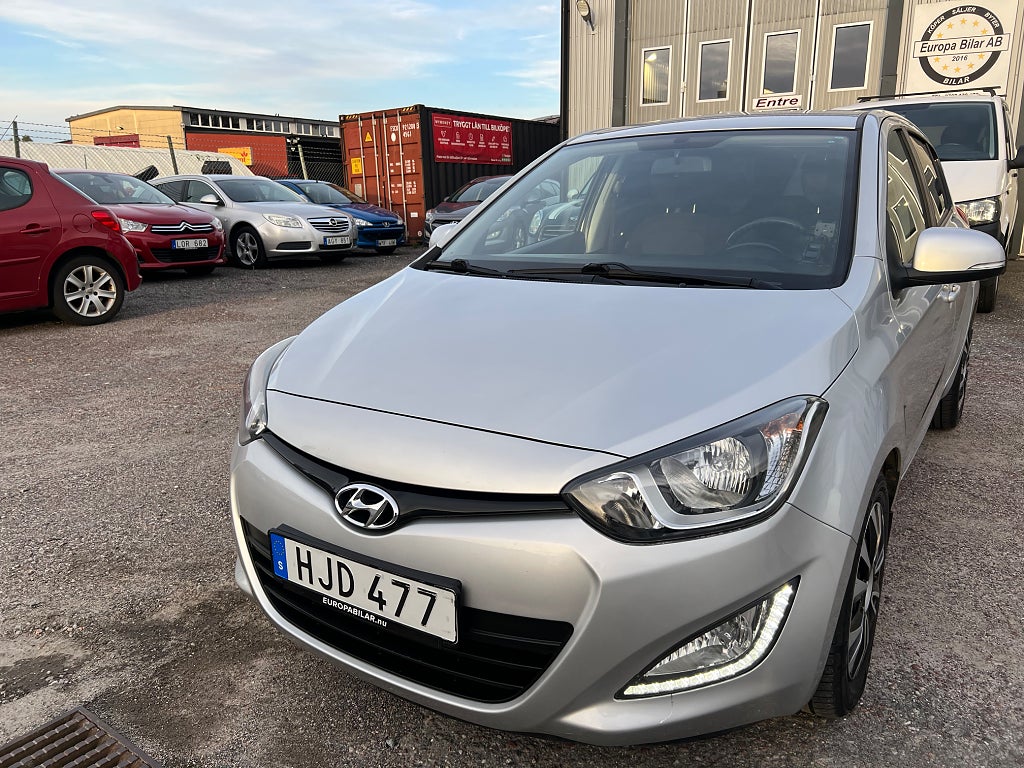 Hyundai i20 5-dörrar 1.4 Premium AUTOMAT PDC-BAK 101HK