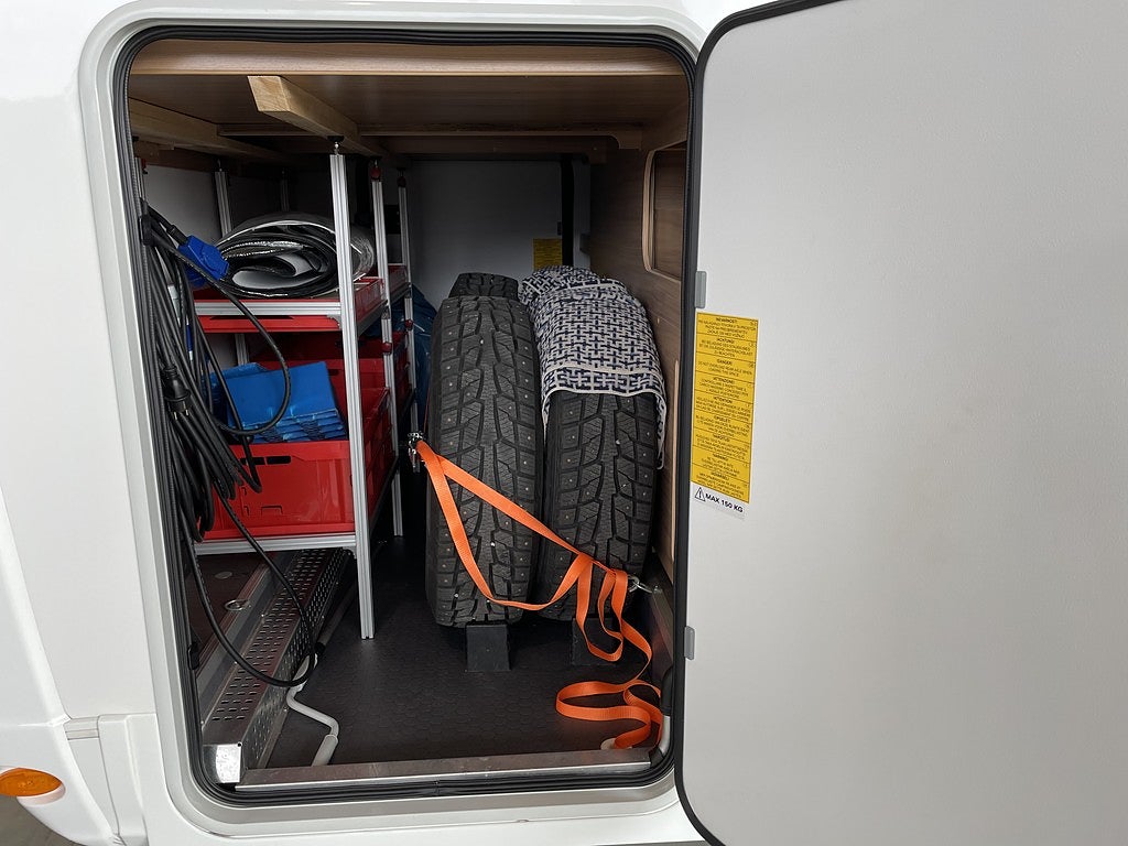 Adria Matrix Plus 670 SL / Automat 150hk / Solcell / Dragkrok / ALDE / - Adria