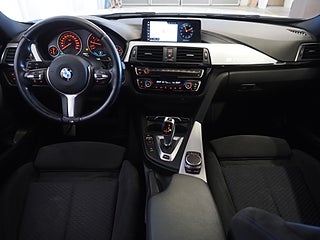 Sedan BMW 330e 13 av 21