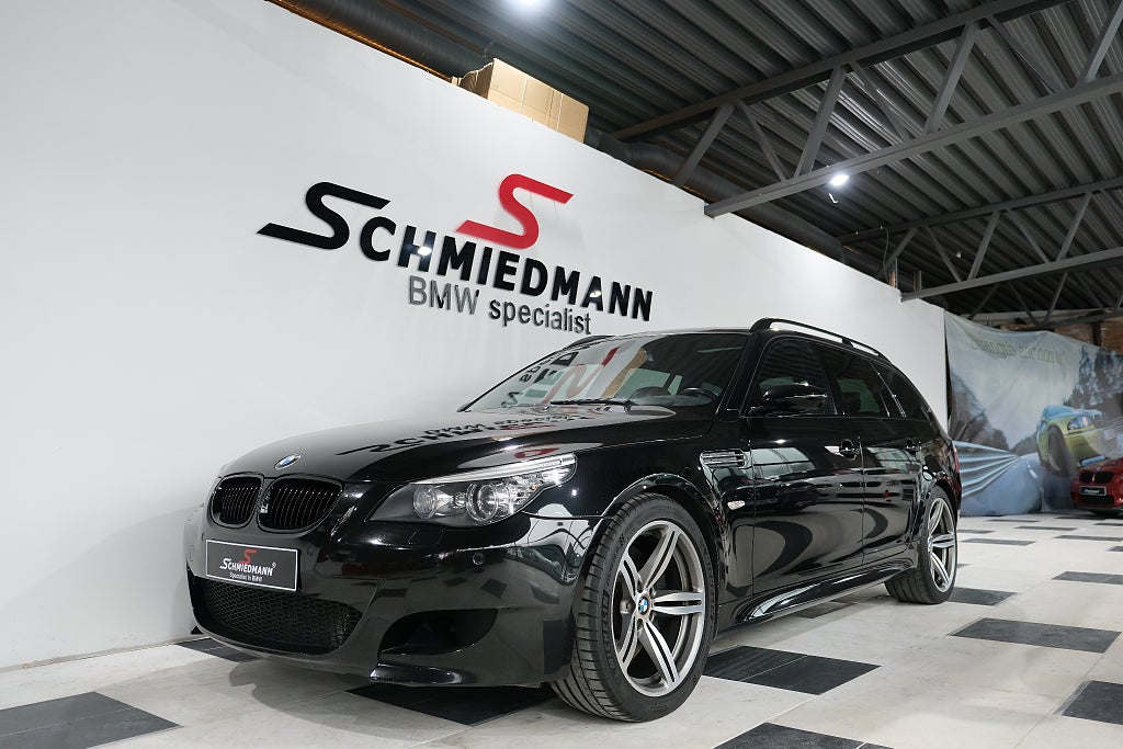 BMW M5 Touring V10 507hk / Head up / Soft-Close / Panorama