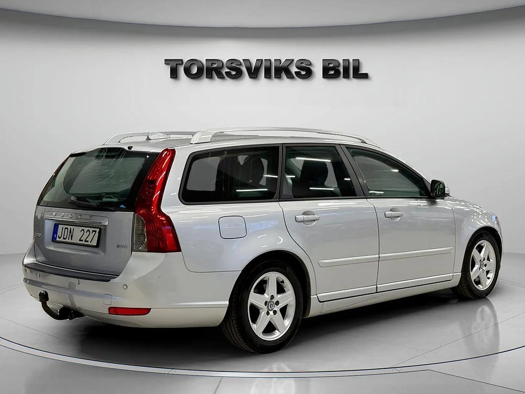 Volvo V50 2.0 D Powershift Summum Navi Skinn Drag Nybes Nyservad  - miniatyr 6