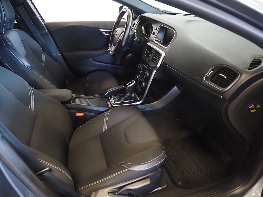 Volvo V40 D3 150hk Business Advanced Momentum | B-Kamera | VOC | 2017