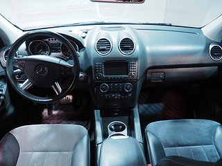 SUV Mercedes-Benz ML 15 av 24