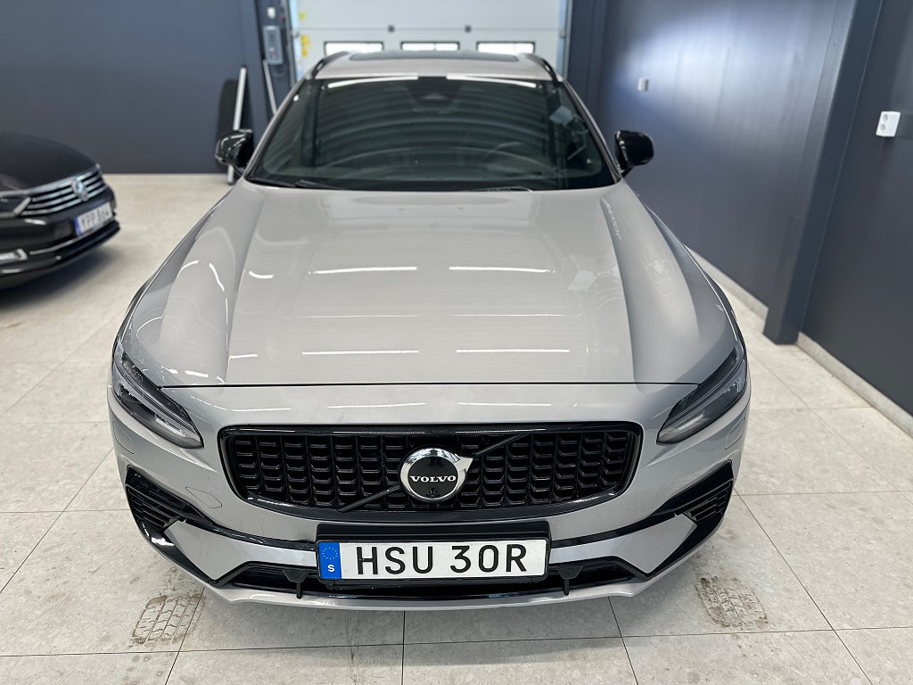 Volvo V90 T6AWD/Ultimate Dark/Luft/360-Kamera/Drag/Pano 4.99%